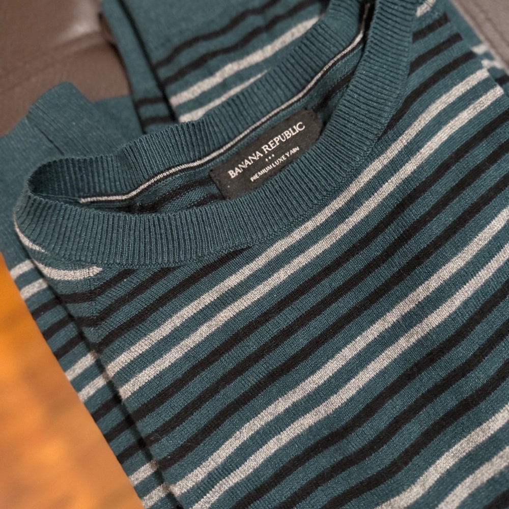 Banana Republic | Men’s Sweater (Small) - Premium Luxe Yarn